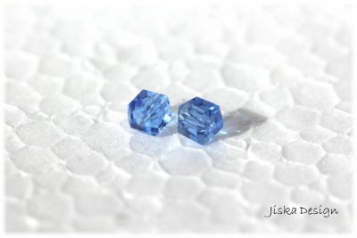 Fasetterade Kuber Blue 4mm 20st